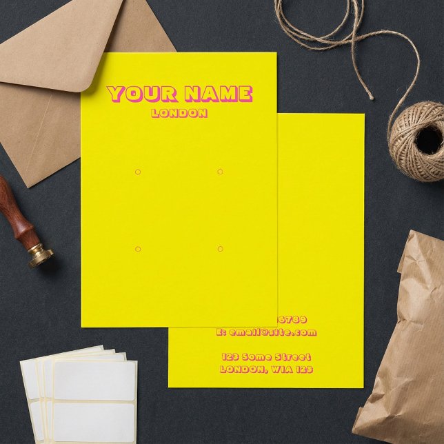 Carte d'affichage jaune et rose néon clair (Bright neon yellow and pink earring display card.)
