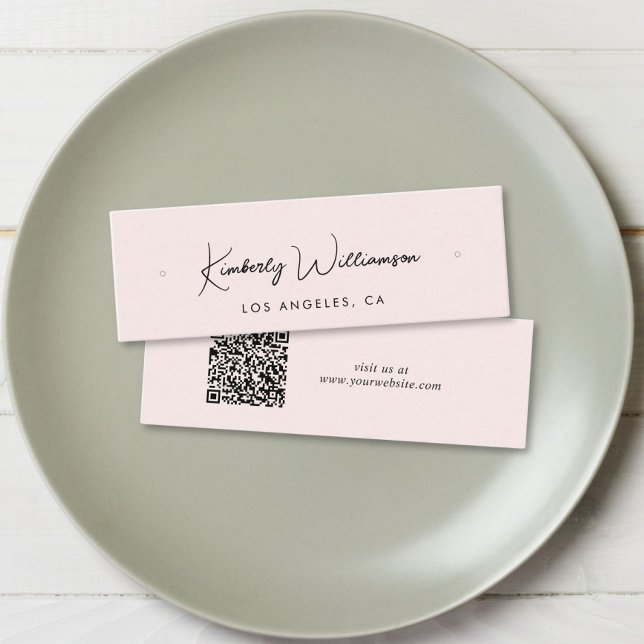 Carte d'affichage rose à l'appui du code QR de scr (Empower your name in our signature script as your logo and brand identity)