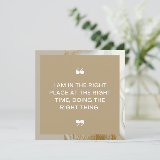 Carte d'affirmation positive au bon endroit (Debout devant)