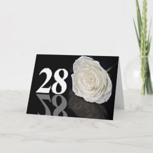 Carte d'anniversaire 28e avec une rose blanche cla