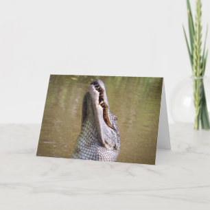 Carte d'anniversaire de l'alligator souriant