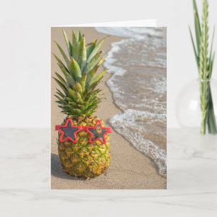 Carte d'anniversaire de l'ami de l'ananas au bord