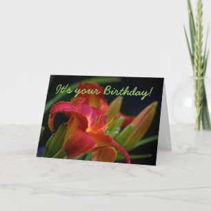 Carte d'anniversaire des fleurs rouges Lily