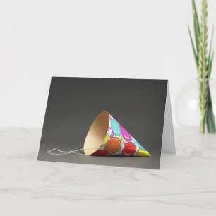 Carte d'anniversaire tardive, Casquette de fête