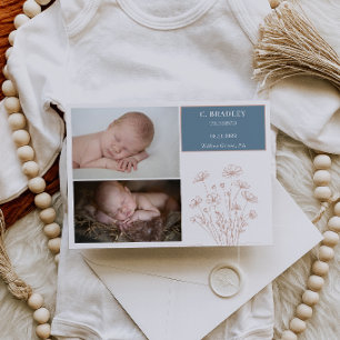 Carte d'annonce de photo de bébé aux fleurs sauvag