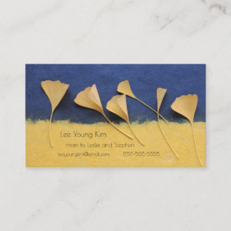 Carte D'appel Les feuilles de Ginkgo sur la mère du papier fait