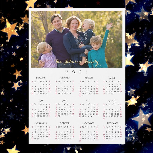 Carte de calendrier photo de nom de famille person (Personalized 2025 Family Name Photo Calendar Card)
