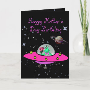 Carte de fête de la mère avec Alien dans un vaisse