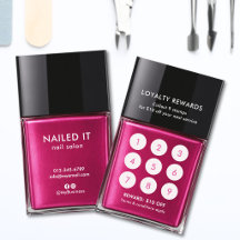 Flacon de vernis à ongles rose chic Salon de manuc