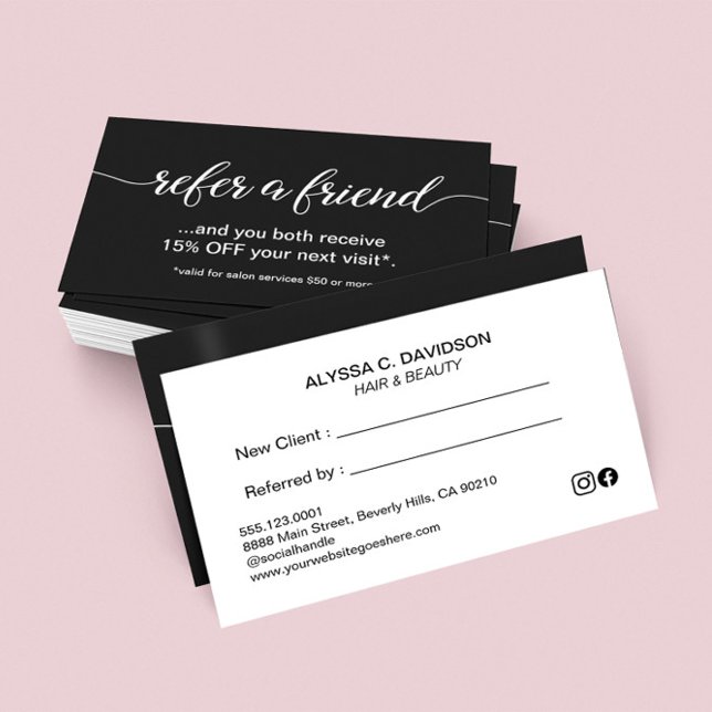 Carte De Fidélité Script simple et élégant référencer un ami noir bl (Simple black and white refer a friend referral card.)