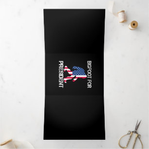 Carte De Fin D'année Trois Volets Bigfoot pour président drôle Bigfoot