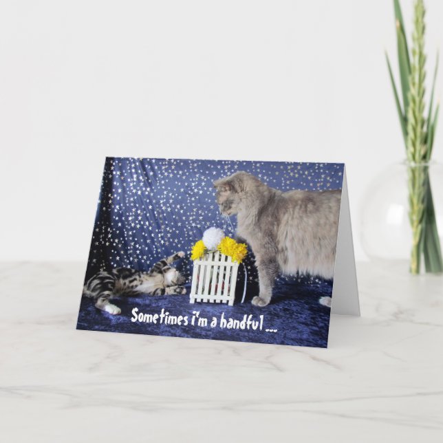 Carte De l'Enfant ou du chat qui est une poignée - Fête  (Devant)
