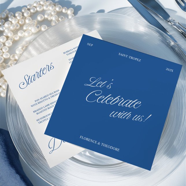 Carte de Menu de Mariage Moderne Écriture Bleue et (Modern Blue & White Script Wedding Menu Card)