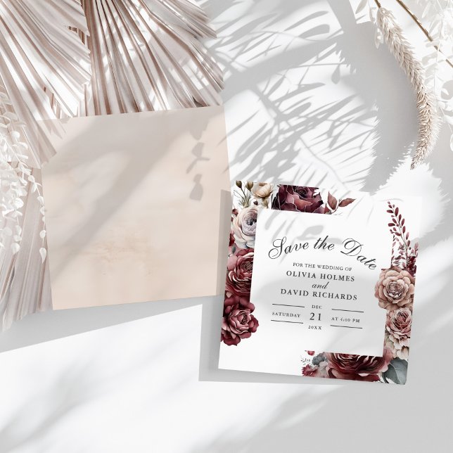 Carte de mise en conserve florale Boho carrée – Do (Square Boho Floral Save the Date Card – Beige Back on a sunny table with white dry botanicals)