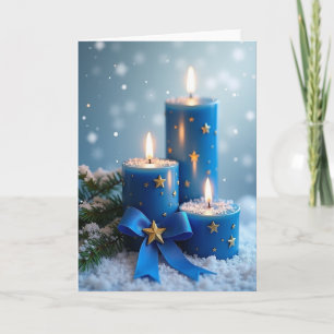 Carte de Noël à la lumière de bougie bleue enneigé