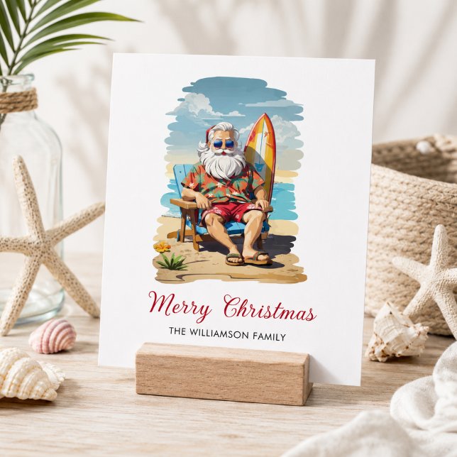 Carte de Noël de plage avec Santa surfeur (Add Family Name & message on reverse to customize)
