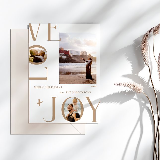 Carte de Noël Famille Amour & Joie Moderne (Love and joy holiday card on white background with beige envelope and shadowed by foliage
)