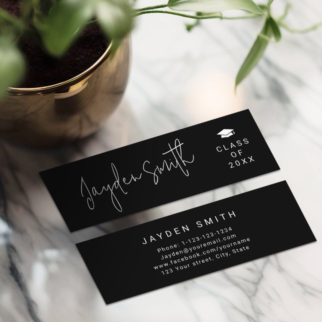Carte de nom de l'étudiant de script moderne simpl (Black Simple Modern Script Graduate Name Card)