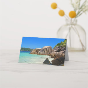 Carte De Placement Belle mer tropicale avec une plage rocheuse