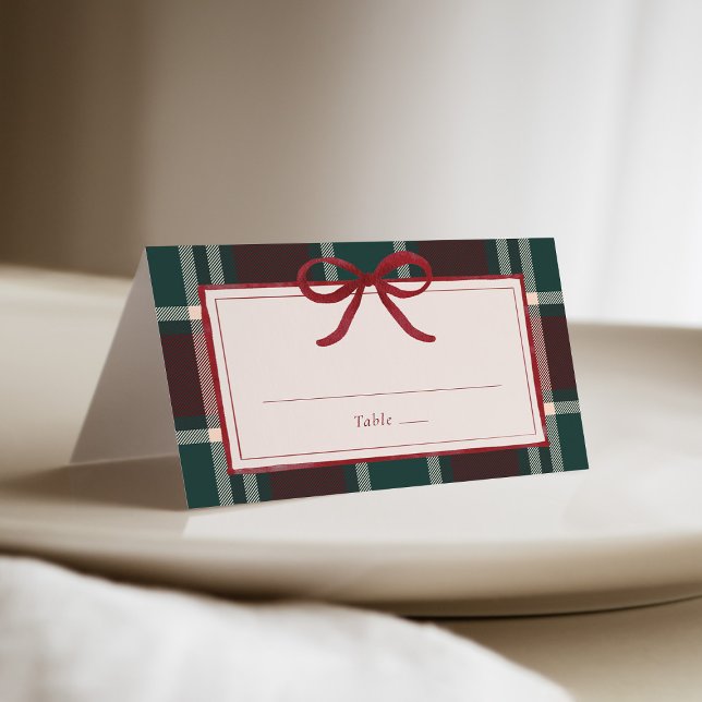 Carte De Placement Burgundy Green Plaid Christmas Bow Wedding (Burgundy green plaid Christmas wedding place card with red bow, festive winter table setting.)