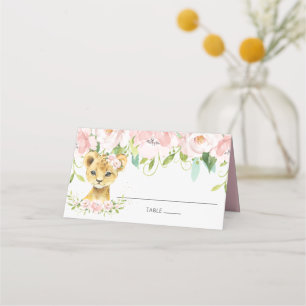Carte De Placement Chic Blush Rose Floral Lion Cub Nom d'hôte