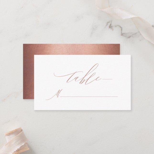 Carte De Placement Élégant Rose Gold Calligraphie Mariage métallique (Devant/Arrière en situation)