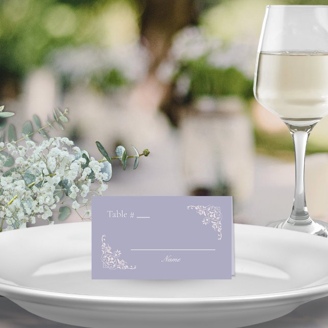 Carte De Placement Français Lilac Élégant Blanc Numéro de table Carte (Elegant wedding place cards with name and table number in romantic lavender purple and blush pink)