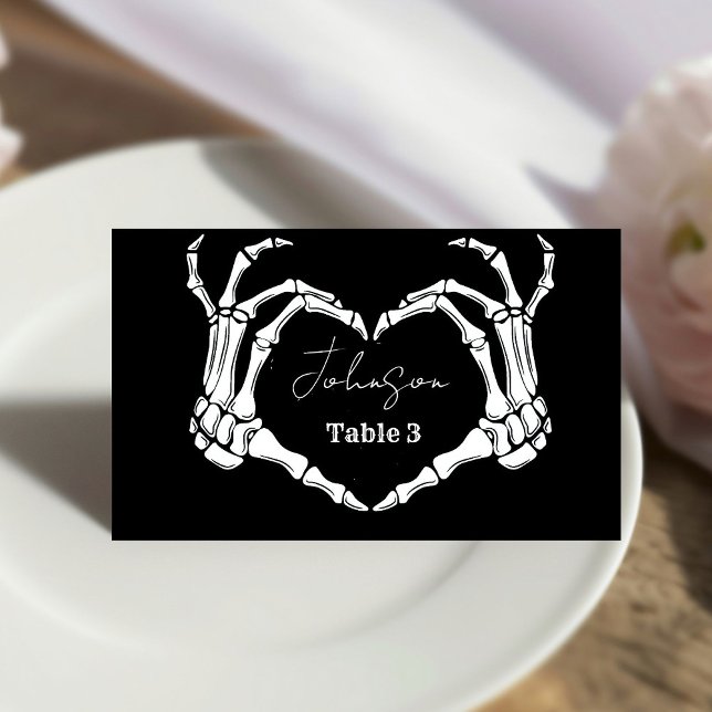 Carte De Placement Mariage de coeur du crâne gothique de Monogramme (Créateur téléchargé)