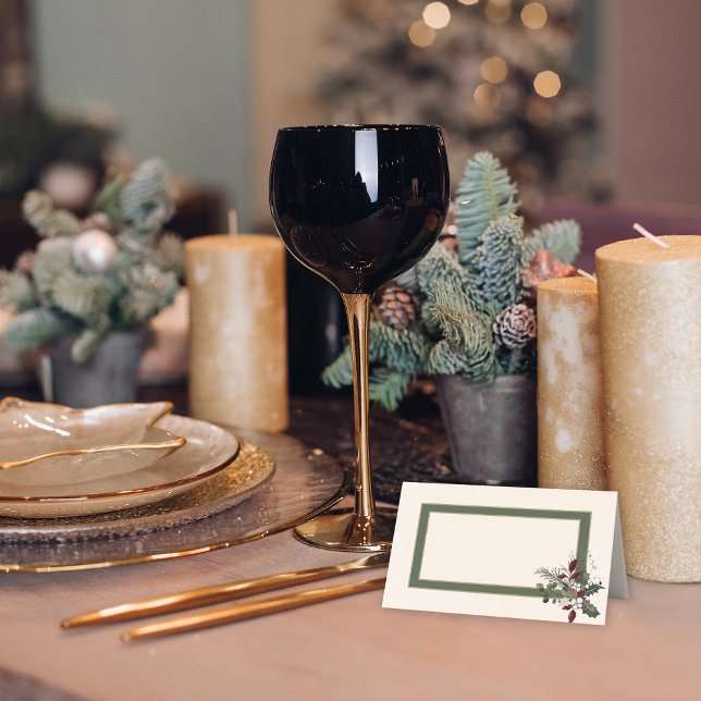 Carte De Placement Mariage Rustique de baies d'hiver et de crème de p (Rustic Winter Berries & Pine Cream Folded Wedding Place Card)