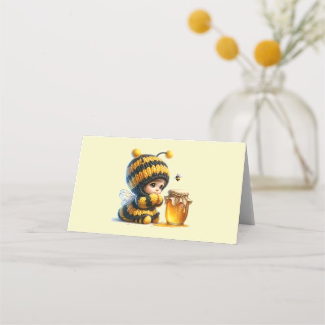 Carte De Placement Mignonne fille en costume d'abeille avec miel (Devant)