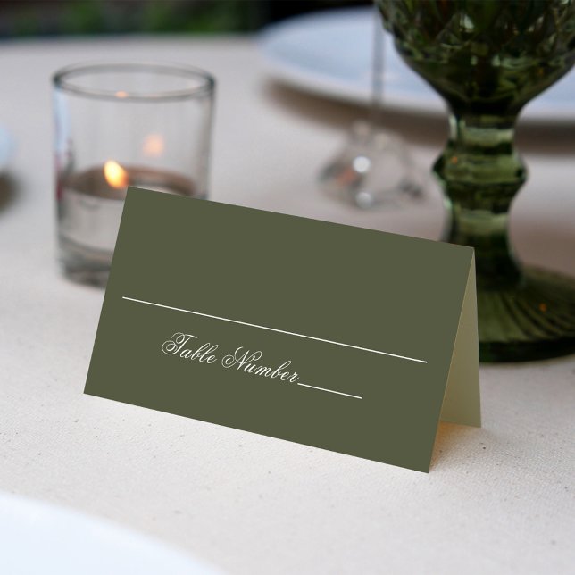 Carte De Placement Olive Green Mariage Numéro de table d'invité (Olive green wedding place card with stylish calligraphy script. )