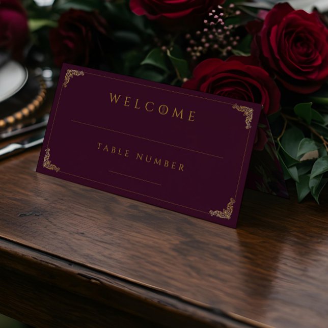 Carte De Placement Royal Muse Médiéval Imaginaire Plum Floral Mariage (Royal Muse Medieval Fantasy Plum Floral Wedding Place Card)
