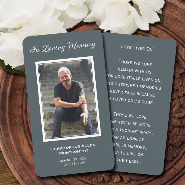 Carte de prière commémorative de la photo funérair (Funeral memorial prayer card features a photo and details on the front, a poem or prayer on back)