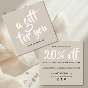 Carte de réduction de coupon de script beige moder