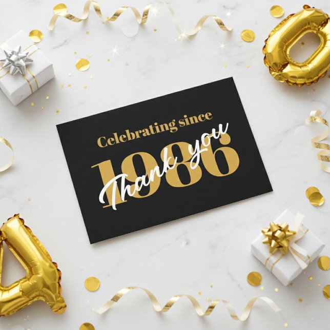 Carte De Remerciements 40th Birthday 1986 Retro Black And Gold (Extreme close-up of a black and gold 40th birthday thank you card on a marble table)