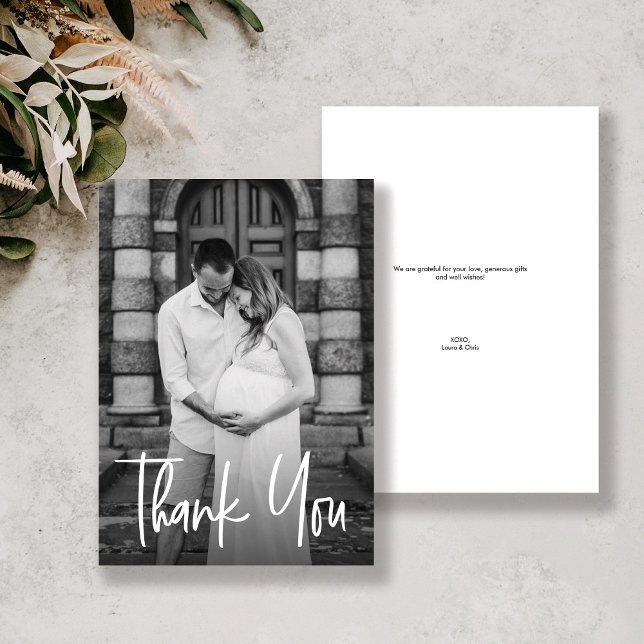Carte De Remerciements Baby shower photo personnalisé de script moderne (Custom maternity photo baby shower couple thank you cards.)