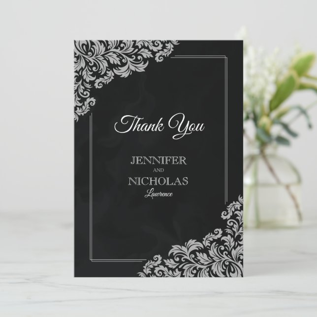 Carte De Remerciements Classic élégant avec ornements floraux pour Mariag (Debout devant)