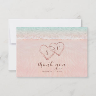 Carte De Remerciements Coeurs roses sur la plage de destination de sable