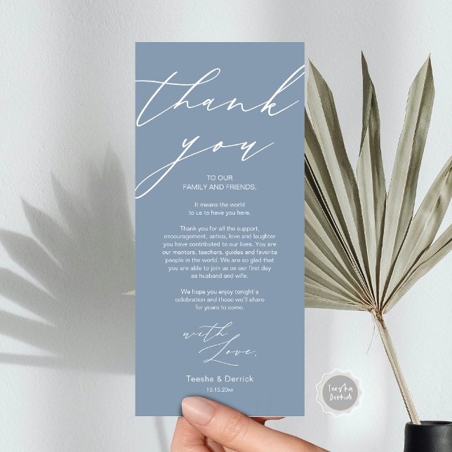 Carte de remerciements de réglage minimaliste du M (Wedding Dinner Place Setting Thank You Card, in Modern Minimalist Script, Dusty Blue)