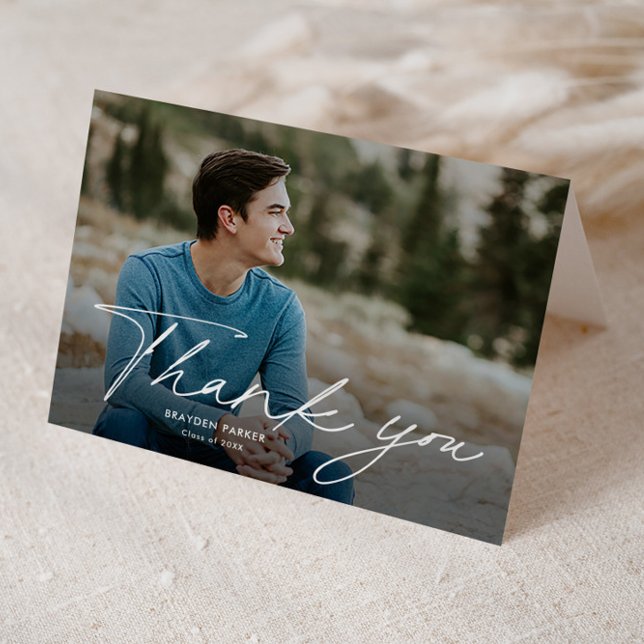 Carte De Remerciements Diplôme de la photo de script (Modern Script Graduation Photo Folded Thank You Card.)