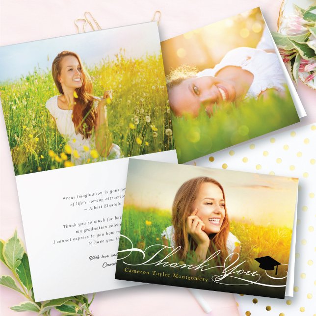 Carte De Remerciements Élégant Chic Script Diplôme de Diplôme de Diplôme  (Stylish Chic Calligraphy Script Graduation Cap Elegant Photo Graduate Thank You Folded Note Card )