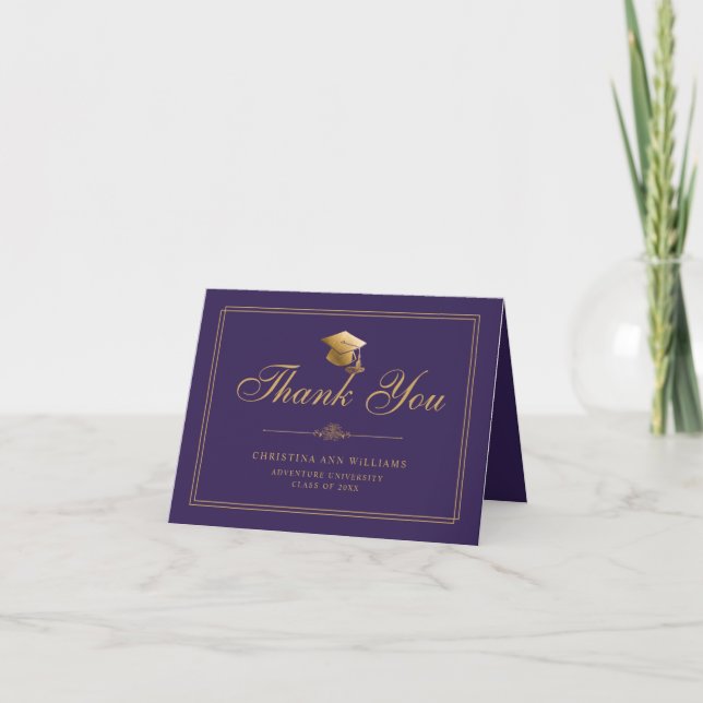 Carte De Remerciements Élégant Purple Gold Script Casquette Graduation (Devant)