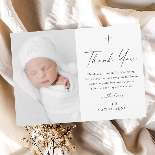 Carte De Remerciements Élégant script moderne Baptême photo minime (Modern elegant script black and white baby photo baptism thank you cad.)