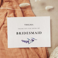 Élégante serveuse de chambre en lavande florale