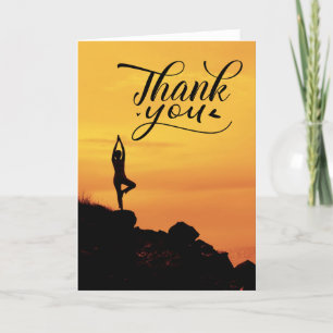 Carte De Remerciements Femme de Yoga sur Arrière - plan du coucher du sol