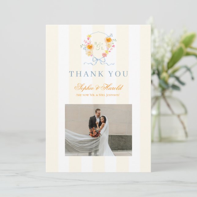 Carte De Remerciements Floral Bow Crest Monogram Spring Wedding (Debout devant)