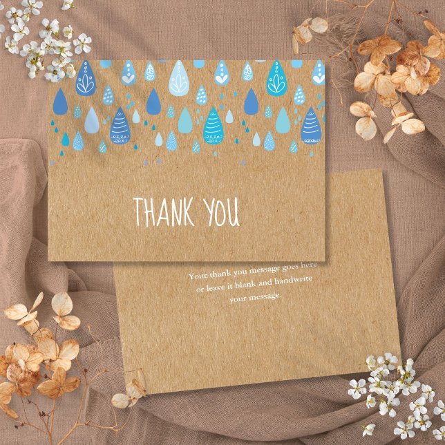 Carte De Remerciements Gouttes de pluie bleues mignonnes Bohème Kraft rus (Cute Blue Raindrops Boho Rustic Kraft Stylish Thank You Card)