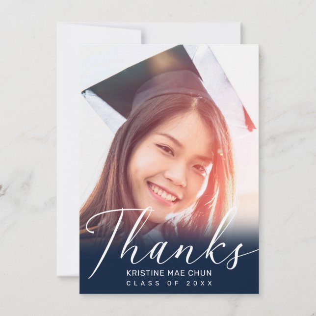Carte De Remerciements Graduation moderne blanc Script photo bleu (Devant)