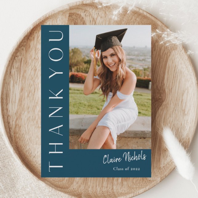 Carte De Remerciements Graduation photo verticale moderne (Modern Typography Blue Photo Graduation Thank You Cards.)