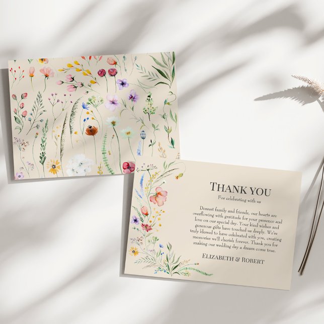 Carte De Remerciements Mariage de pré-prairie Fleur sauvage Boho Taupe (Boho Taupe Wildflower Meadow Wedding Thank You Card on a sunny white table.)